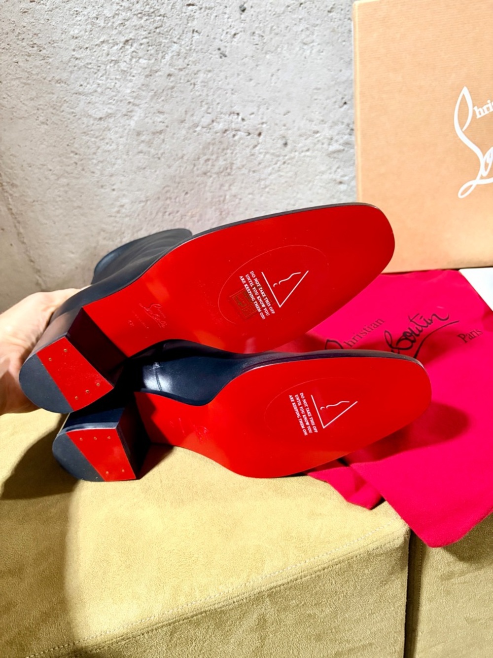 Christian Louboutin Black leather boots with box & Red Drawstring Dust bags - Picture 2 of 11